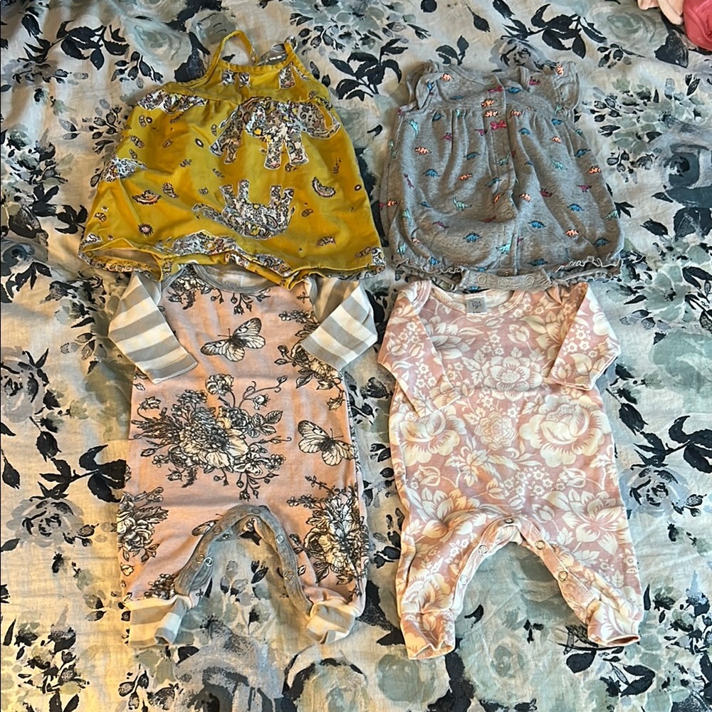 Adorable Baby Romper/Onsie Bundle in Floral and Animal Prints - Sz 0-3